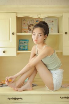 年轻的女闺蜜HD中文字幕